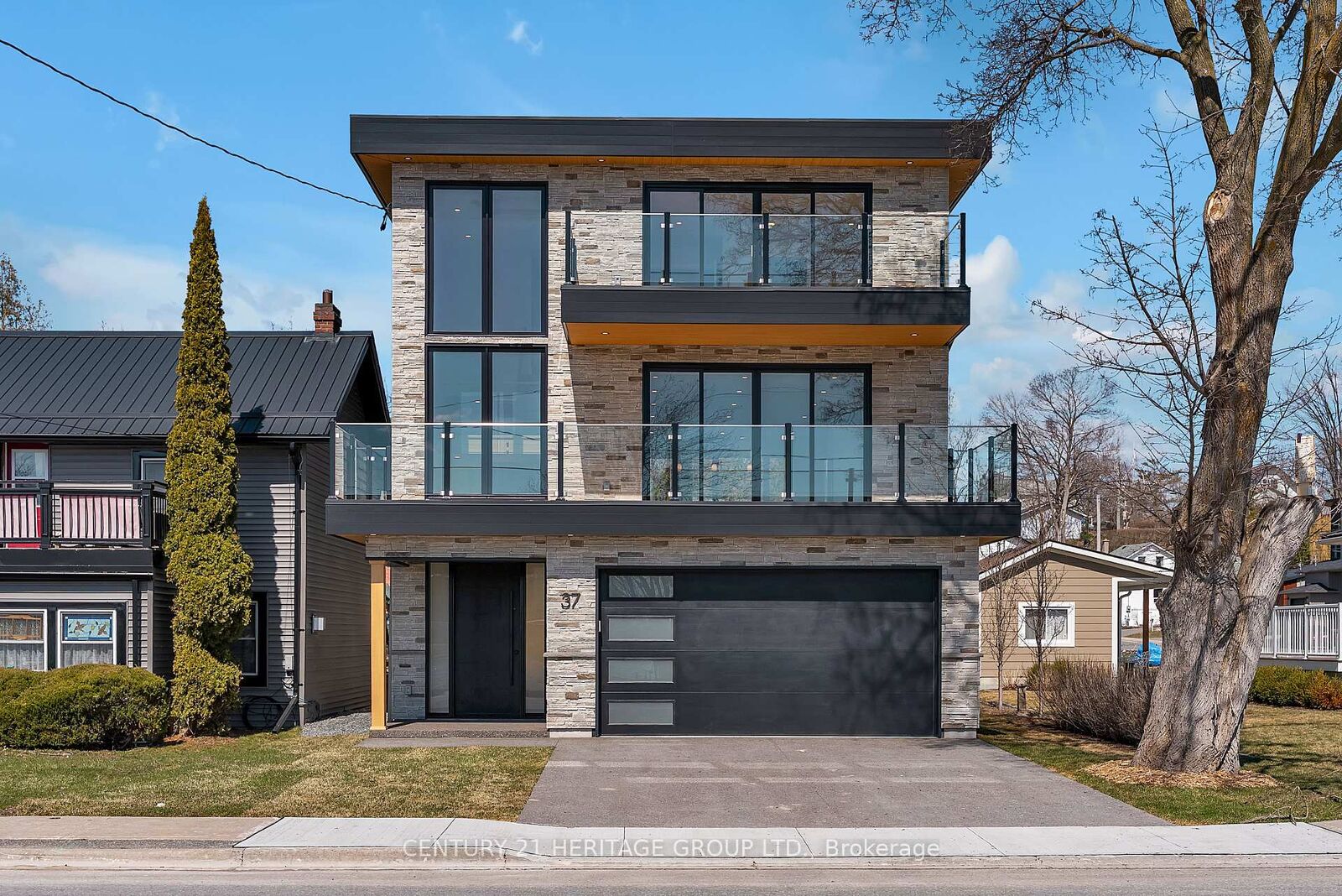 Property Photo:  37 Front Street  ON K0L 1Y0 