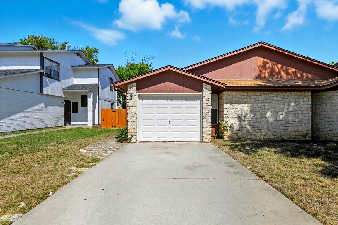 Property Photo:  1231 Royal Crest Drive  TX 76549 