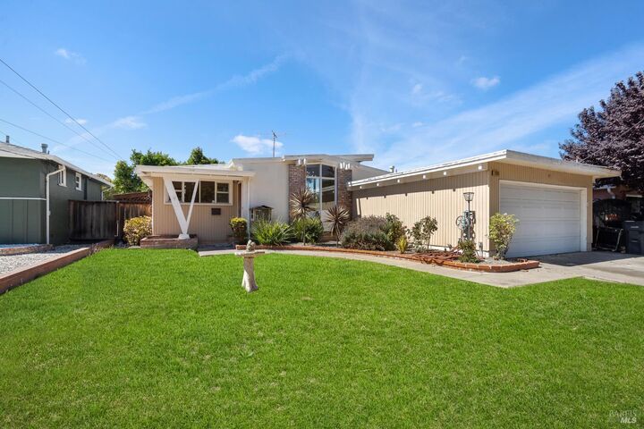 Property Photo: 31363 Meadowbrook Avenue CA 94544