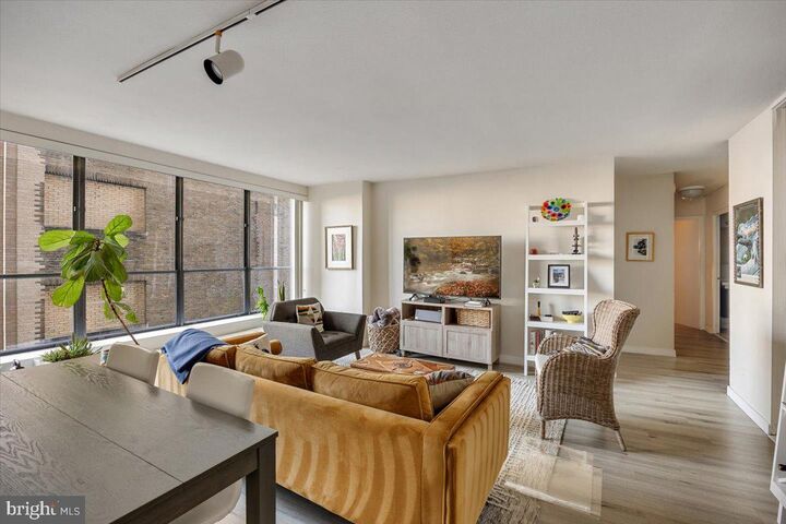 Property Photo:  224 W Rittenhouse Square 30 601  PA 19103 