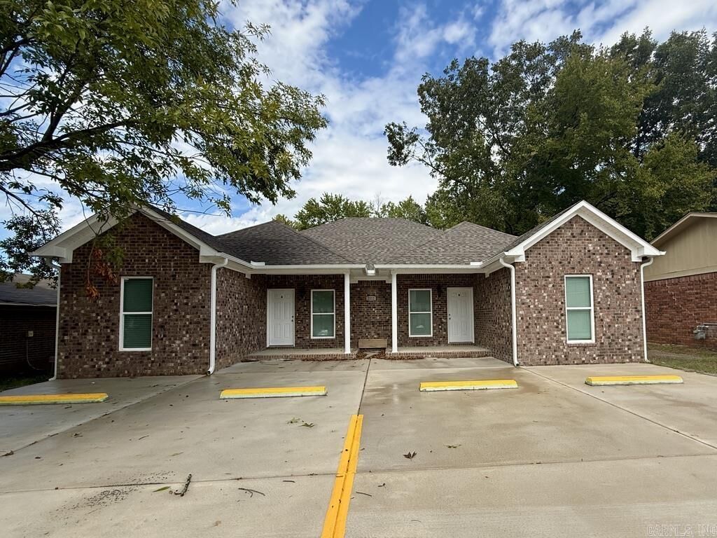 Property Photo:  2512 W Martin St  AR 72034 