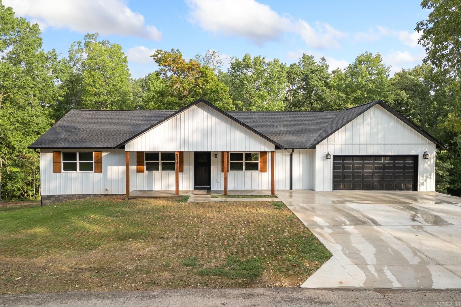 Property Photo:  6010 Oak Leaf Drive  AR 72601-3401 