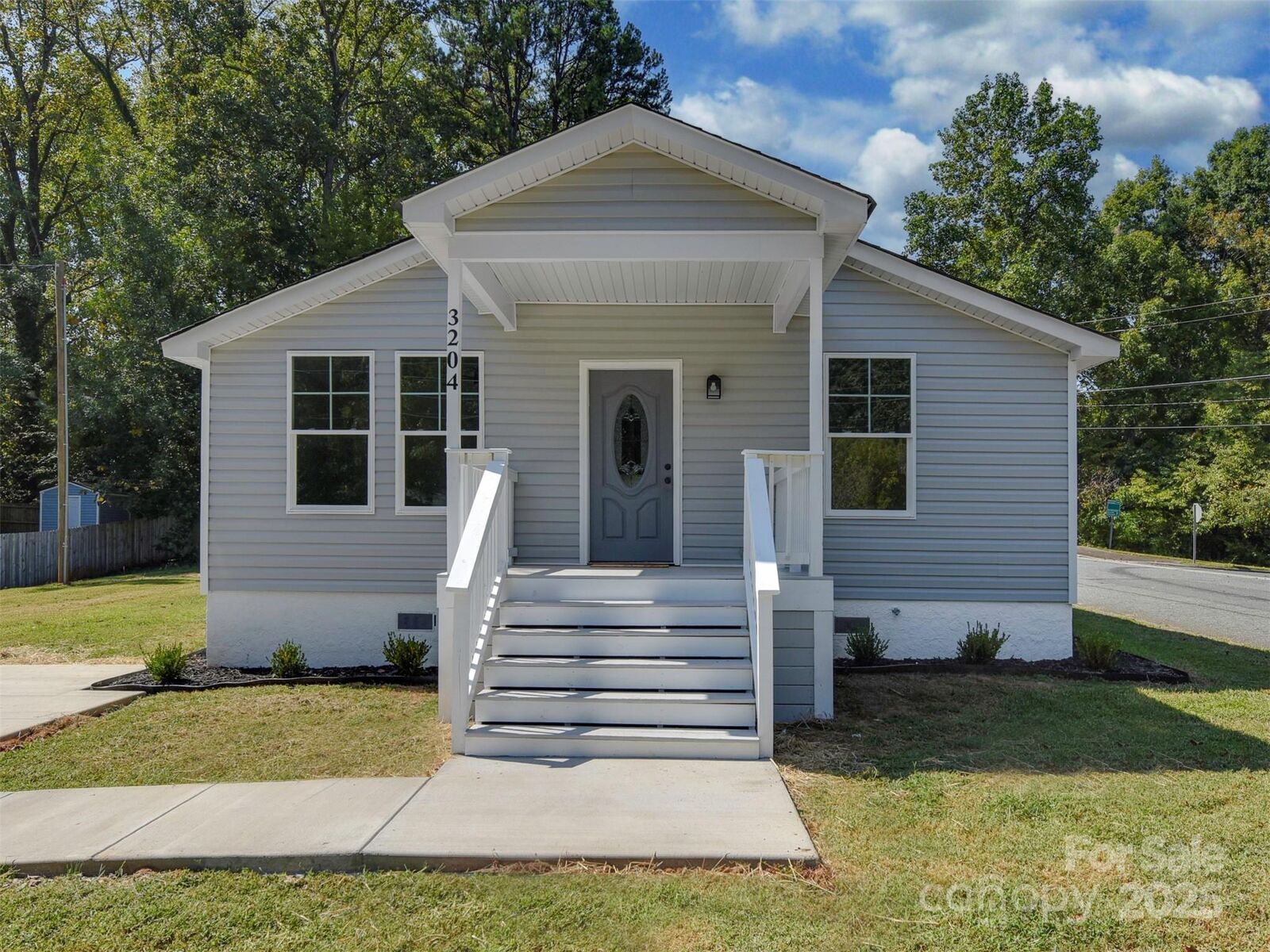 Property Photo:  3204 Amay James Avenue  NC 28208 