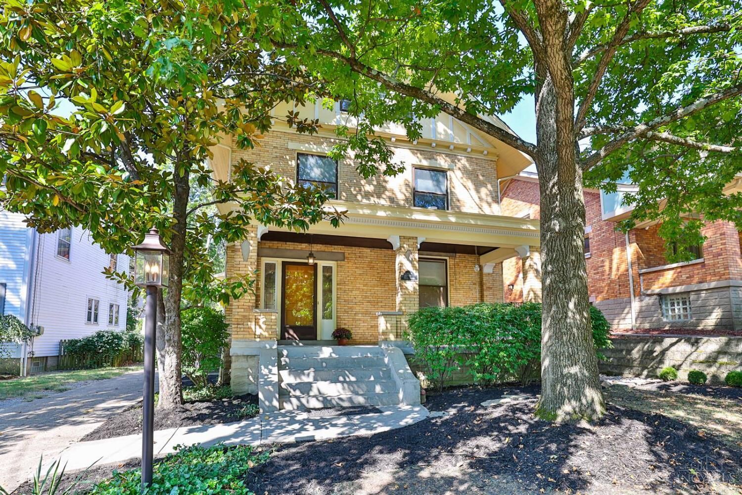 Property Photo:  1137 Delta Avenue  OH 45208 