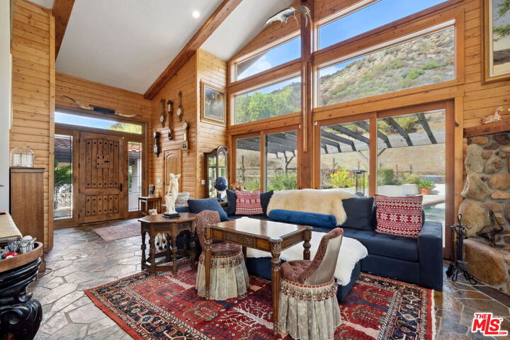 Property Photo:  25613 Mulholland Hwy  CA 91302 