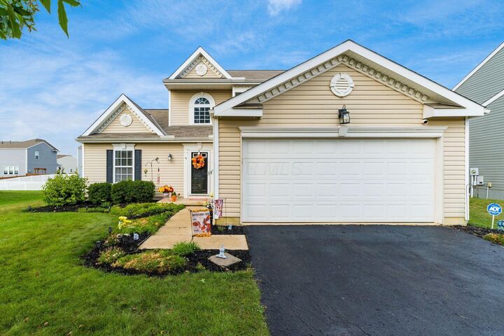 Property Photo: 9 Hawthorne Drive OH 43103