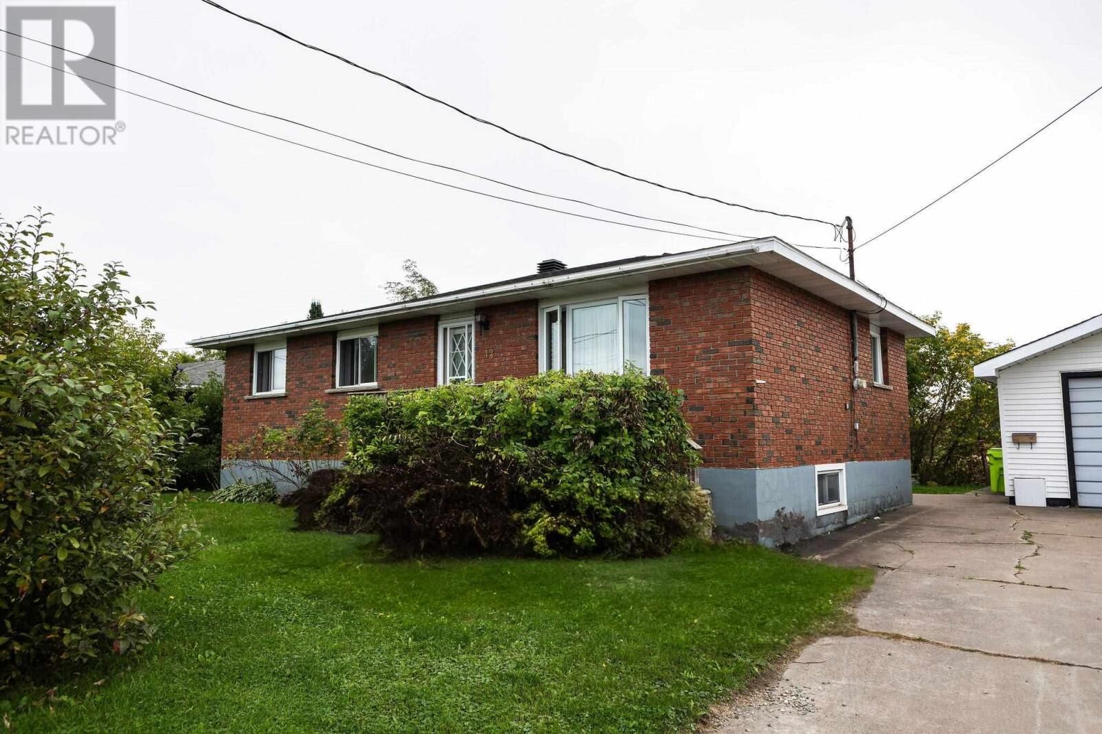 Property Photo:  43 Chippewa St  ON P6C 3A2 