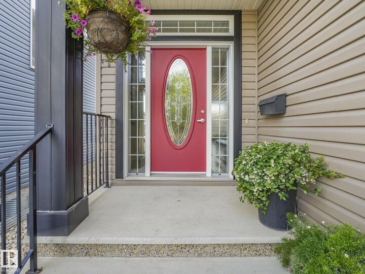 Property Photo:  7248 Essex Way  AB T8H 0L3 