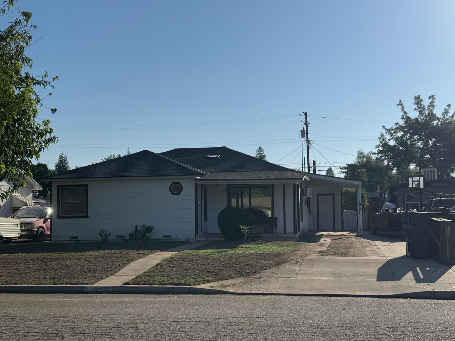 Property Photo:  520 Hawley Avenue  CA 93657 