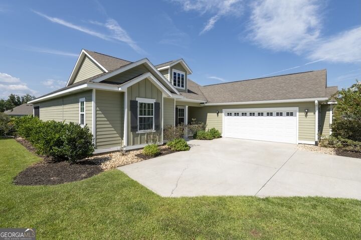 Property Photo:  207 Edgewater Drive  GA 31558 