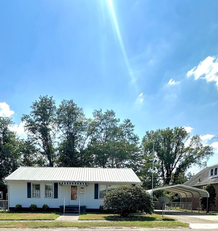 Property Photo:  912 29th St  OH 45662 