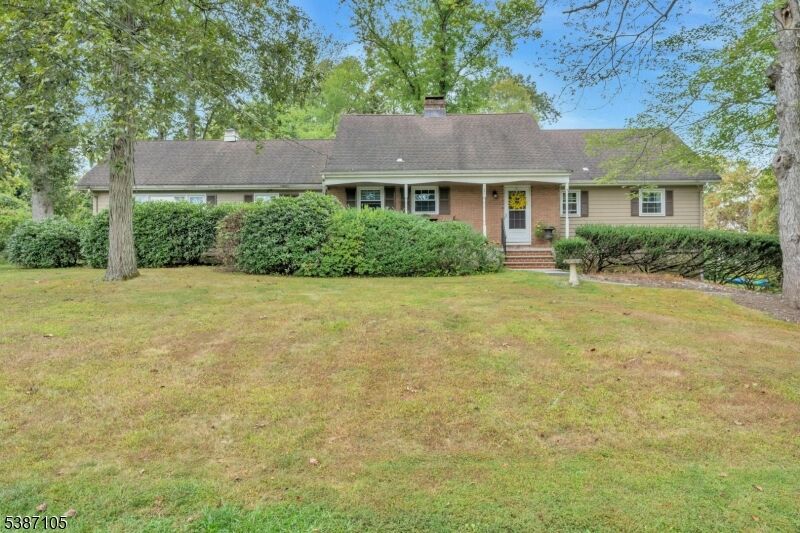 Property Photo:  1 Crest Dr  NJ 07920 