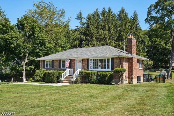 Property Photo:  812 Black Oak Ridge  NJ 07470 