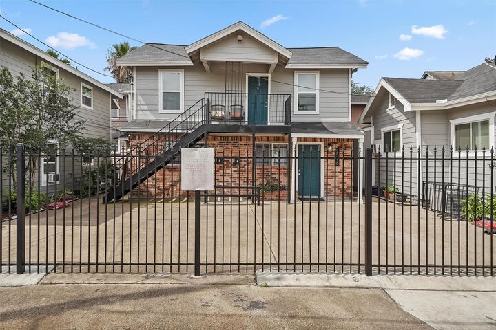 Property Photo: 2516 Anita Street 2 TX 77004