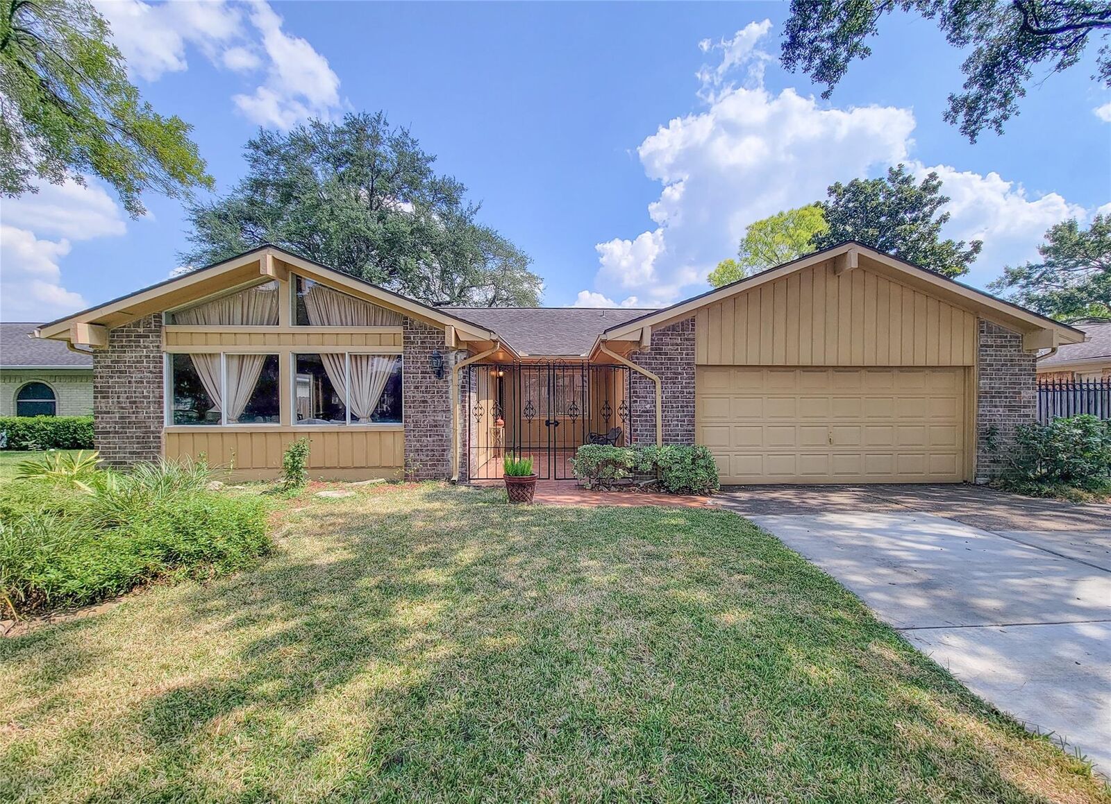 Property Photo: 12207 Chartwell Drive TX 77031