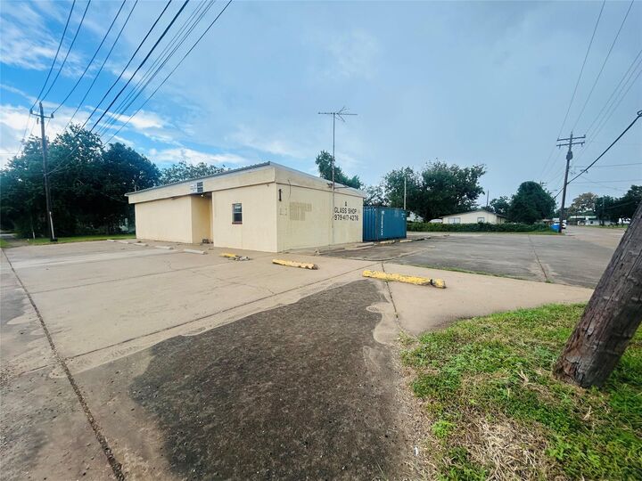 Property Photo:  104 Smith Street  TX 77531 