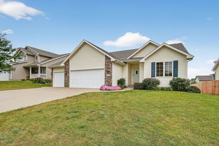 Property Photo: 3205 SW Brookeline Drive IA 50023