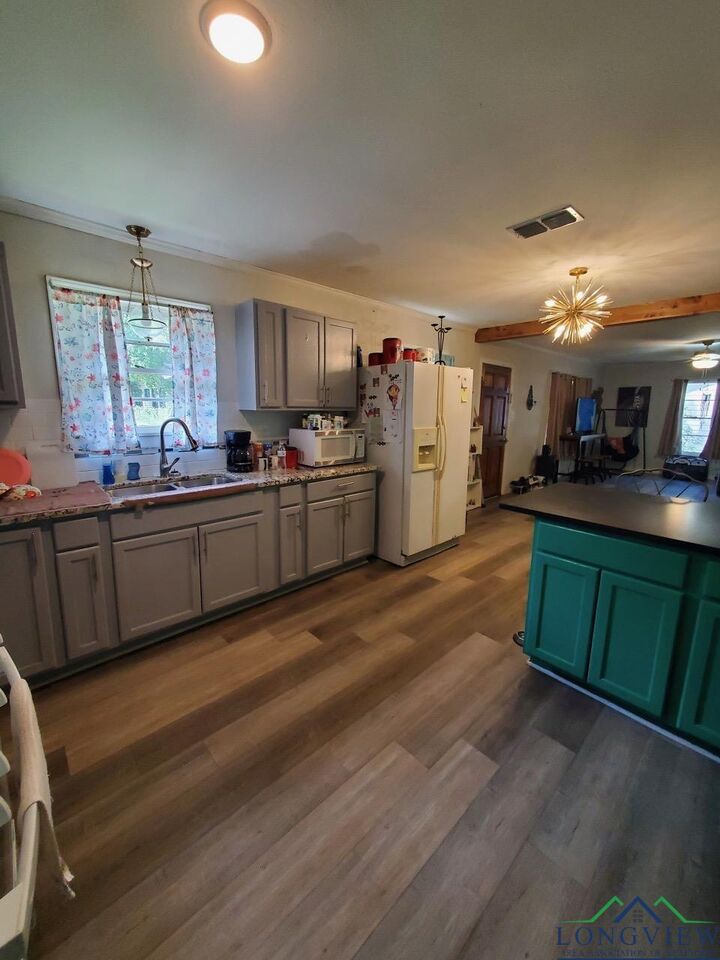 Property Photo: 1007 N Montgomery TX 75644