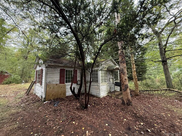 Property Photo: 20 Primrose Path NY 11949