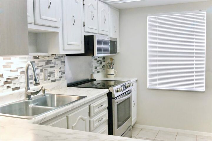 Property Photo:  333 Lake Howard Drive NW 201B  FL 33880 