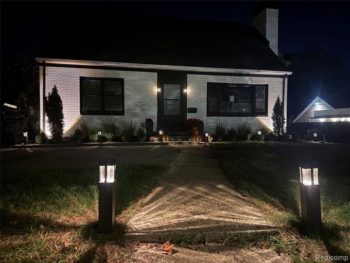 Property Photo:  1228 N Main Street  MI 48307 1115