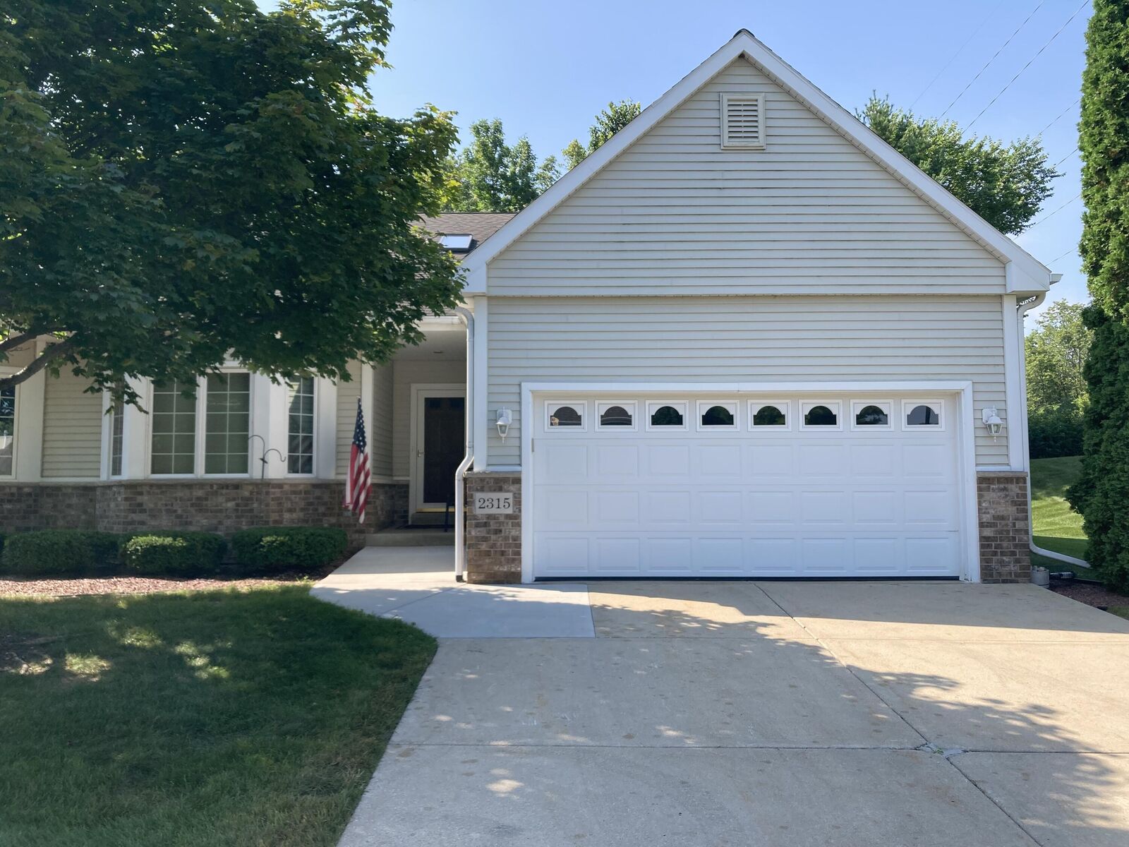 Property Photo:  2315 Stoney Ln  WI 53024 