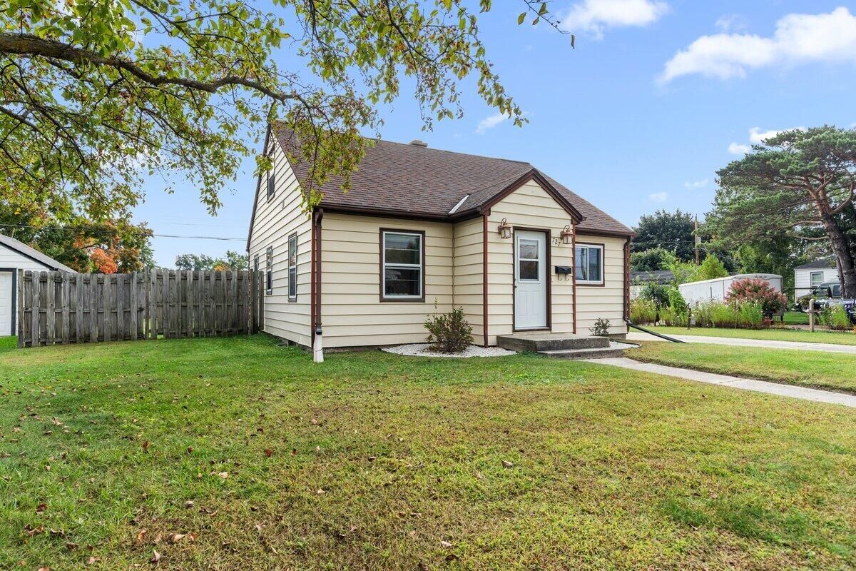 Property Photo:  727 S Indiana Ave  WI 53095 