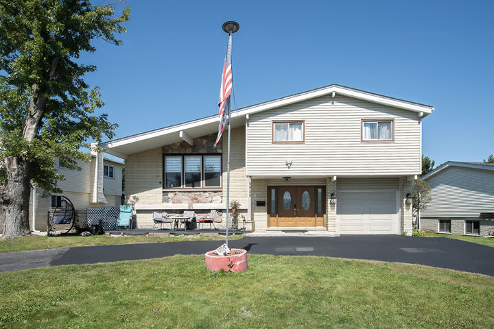 9909 N Huber Lane  Niles IL 60714 photo