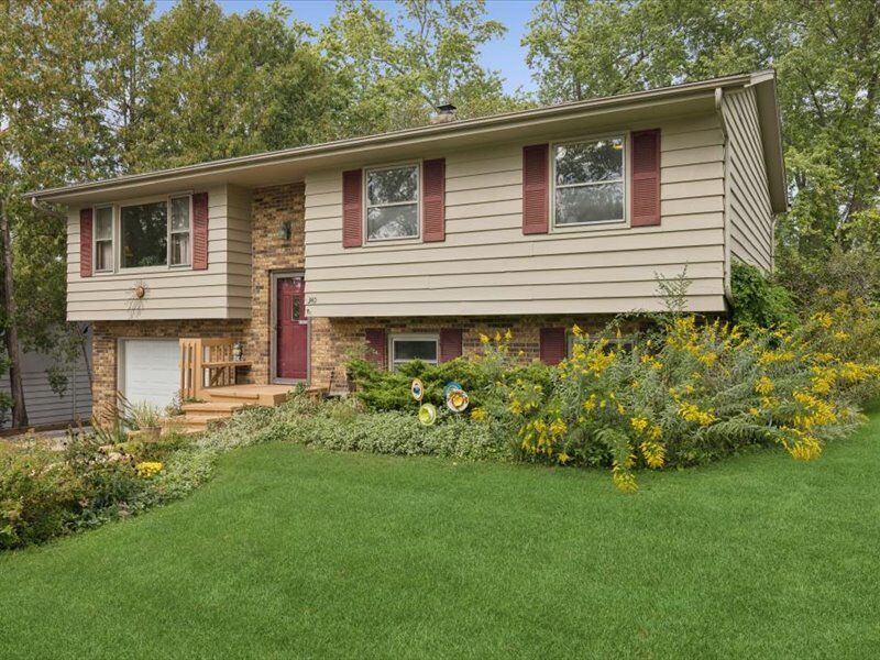 Property Photo: 340 W Margaret Terrace IL 60013