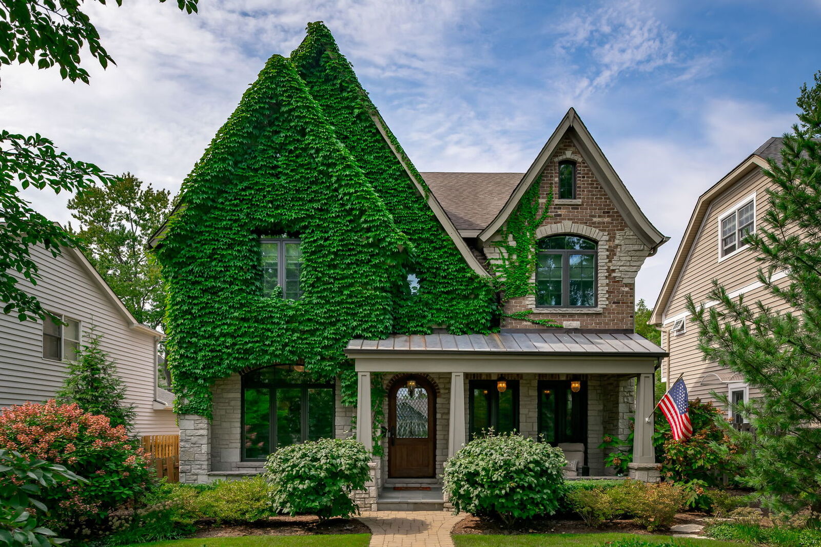 Property Photo:  14 S Thurlow Street  IL 60521 