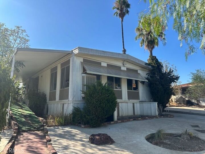 Property Photo: 200 Diana St CA 92570