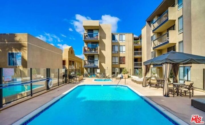 7320 Hawthorn Avenue 207  Los Angeles CA 90046 photo