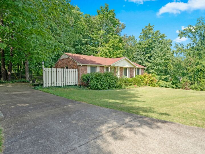 Property Photo: 1258 Hillwood Dr TN 37040