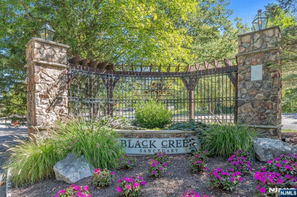 Property Photo:  13 Maple Crescent 1  NJ 07462 