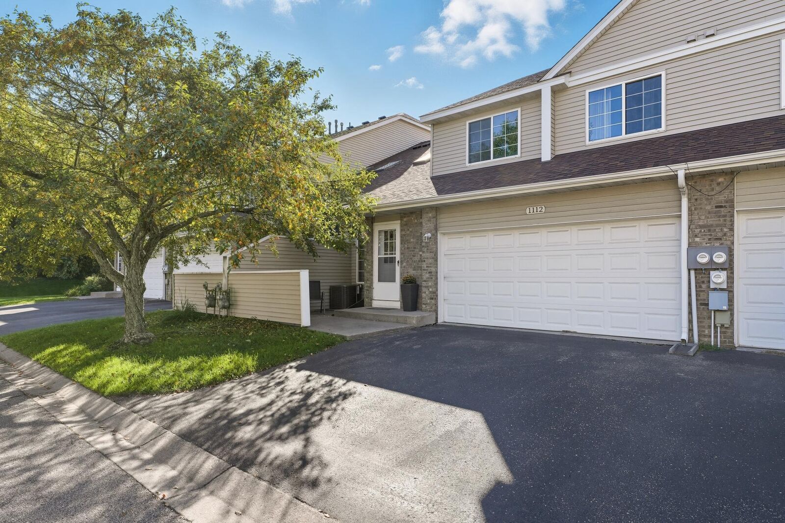 Property Photo:  1112 Pecks Woods Drive  MN 55112 