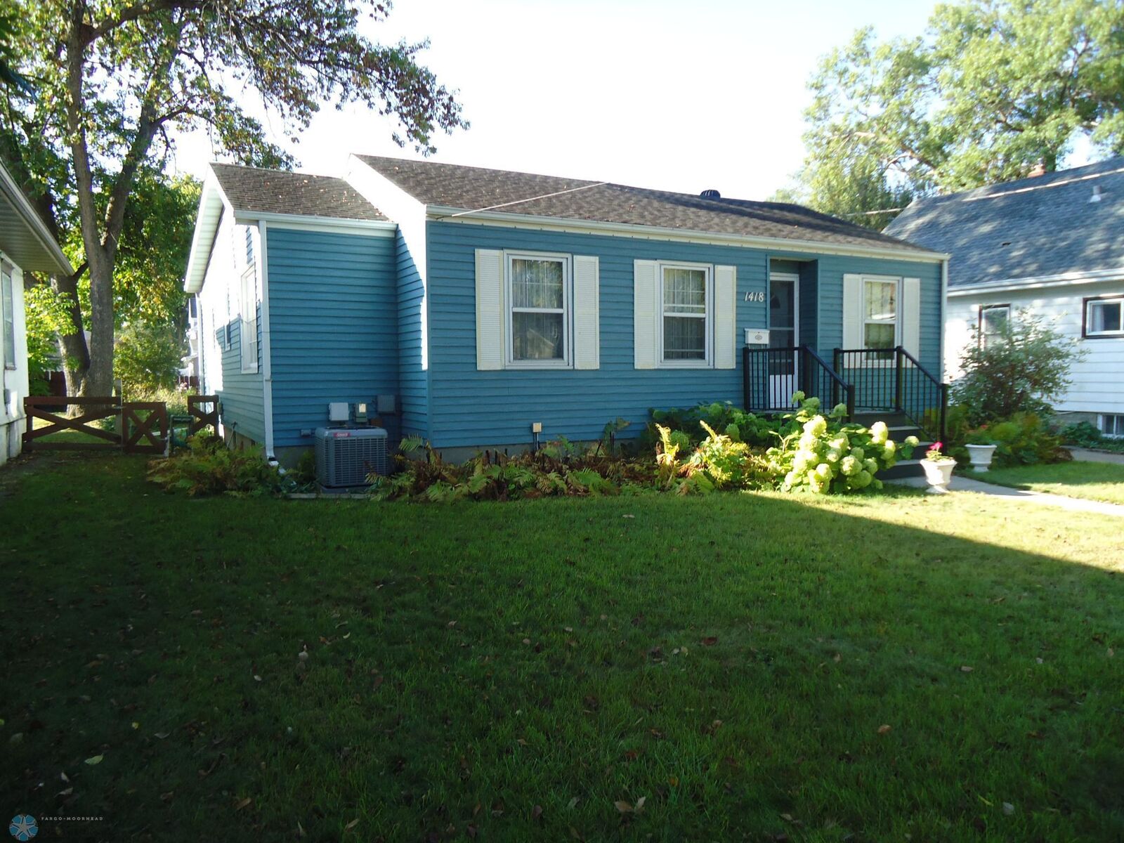 Property Photo:  1418 11th Avenue S  ND 58103 