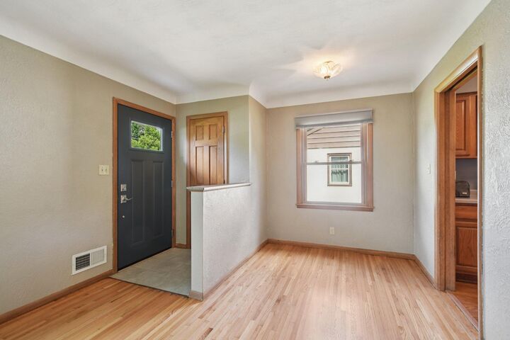Property Photo:  2112 Minnehaha Avenue E  MN 55119 