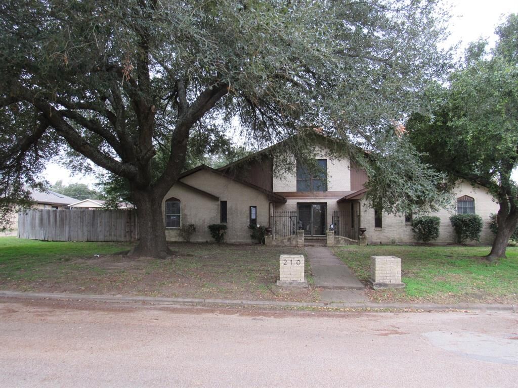 Property Photo:  210 Morningside Drive  TX 76667 