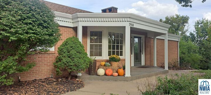 Property Photo:  3908 Sylvian Ave  IA 51104 