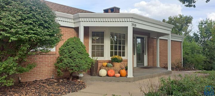 Property Photo: 3908 Sylvian Ave IA 51104