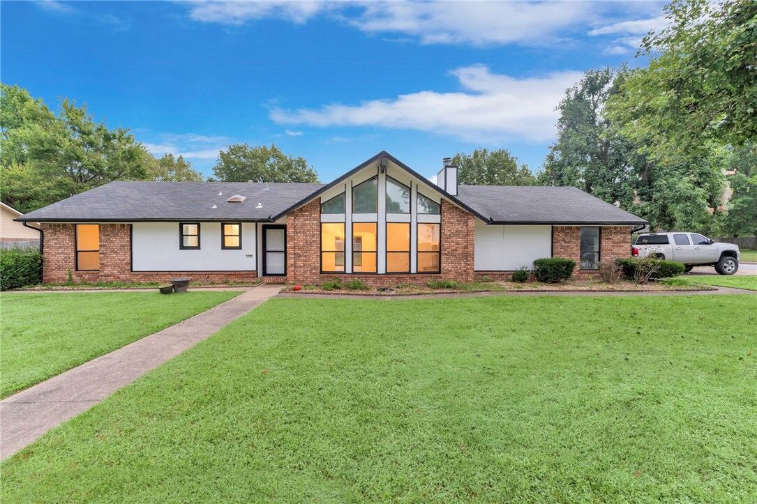 Property Photo:  1809 Oriole Street  AR 72764