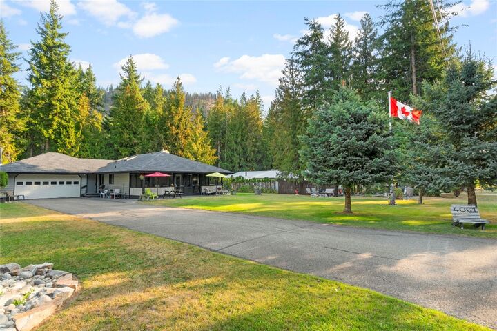 Photo de la propriété: 4061 Santa Road BC V0E 1M6