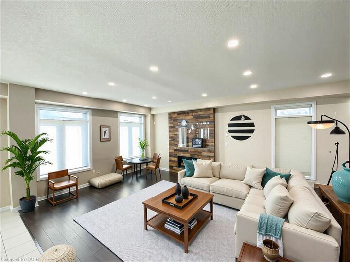 Property Photo: 319 Moorlands Crescent ON N2P 0C5