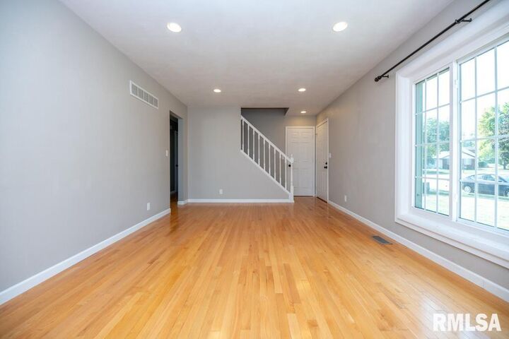 Property Photo: 754 Taylor Street IL 61550