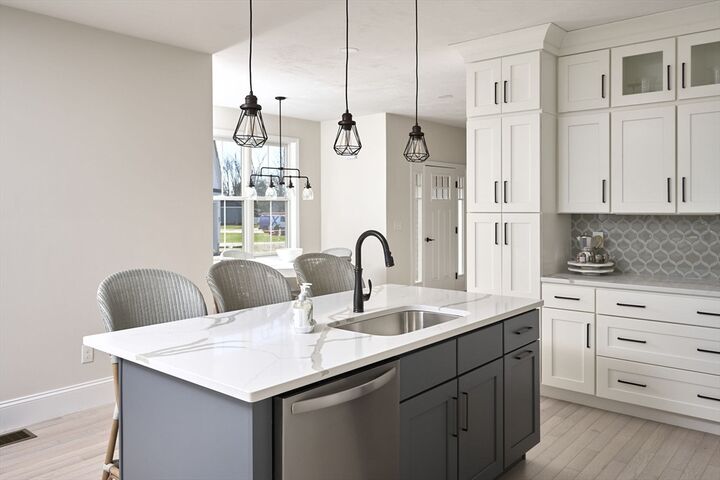 Property Photo:  16 Metacomet Rd 16  MA 02379 