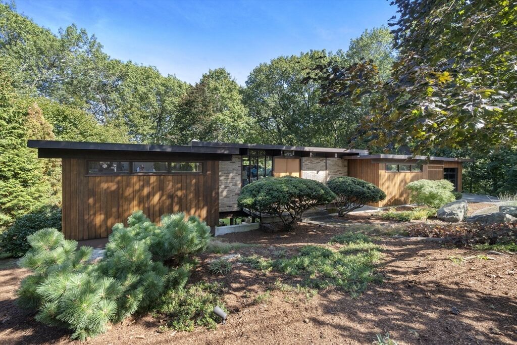 Property Photo:  110 Ellis Farm Ln  MA 02176 