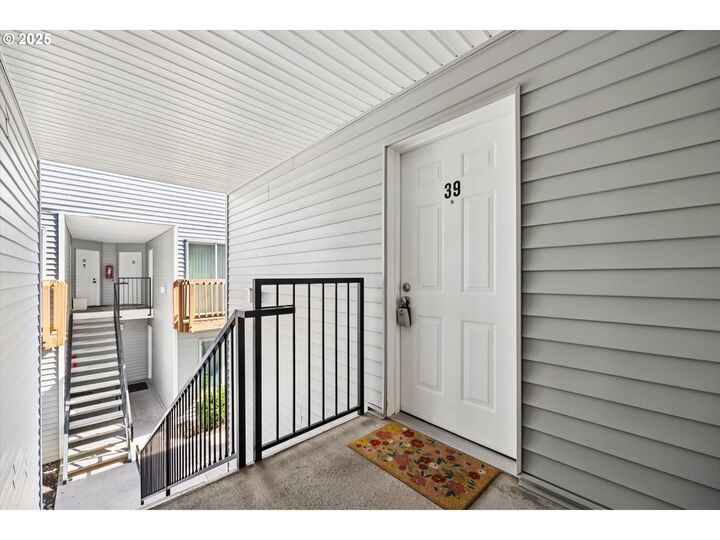 Property Photo:  217 NE 146th Ave 39  OR 97230 
