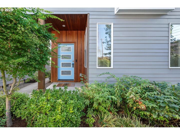 Property Photo:  2813 SE Hawthorne Blvd 5  OR 97214 