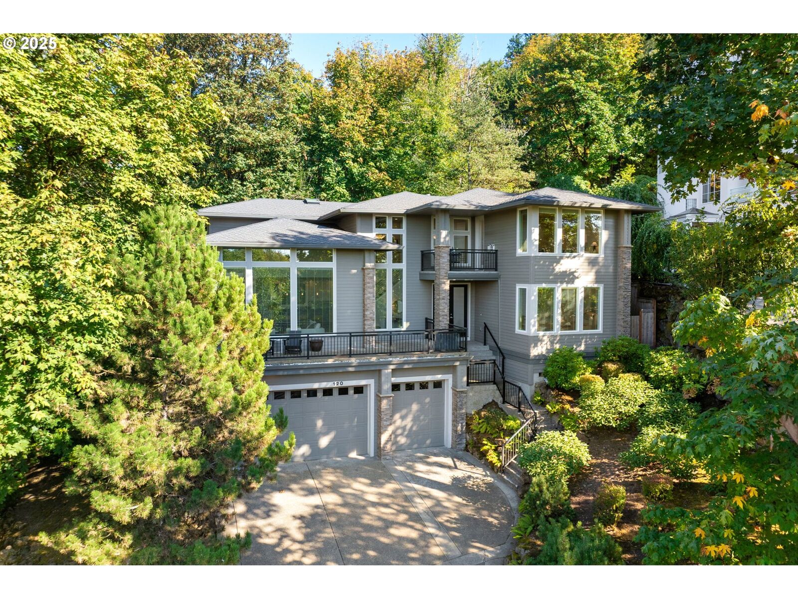 Property Photo: 120 SW Moonridge Pl OR 97210