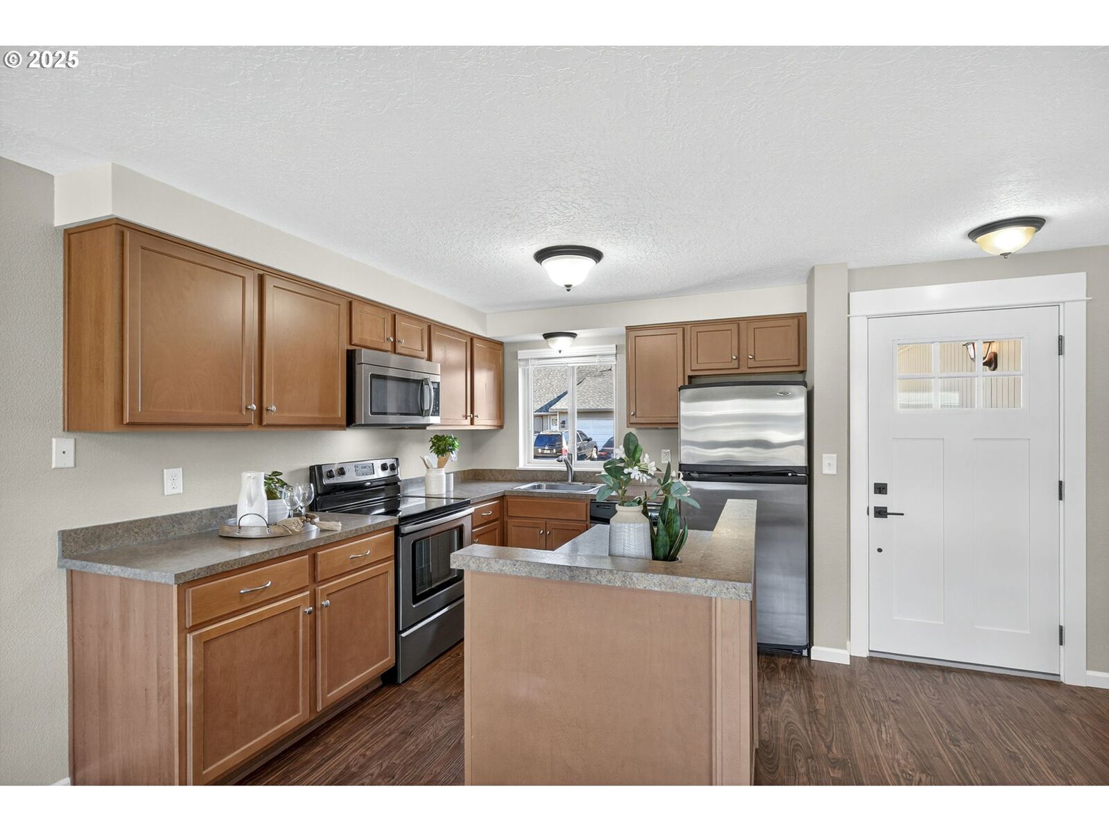 Property Photo:  11354 SW Chantilly  OR 97070 